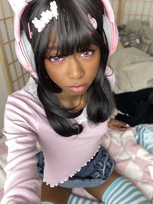 1 pic. ? good morning, say it back! what are you up to today? ✨? https://t.co/tfbs1uRQbP