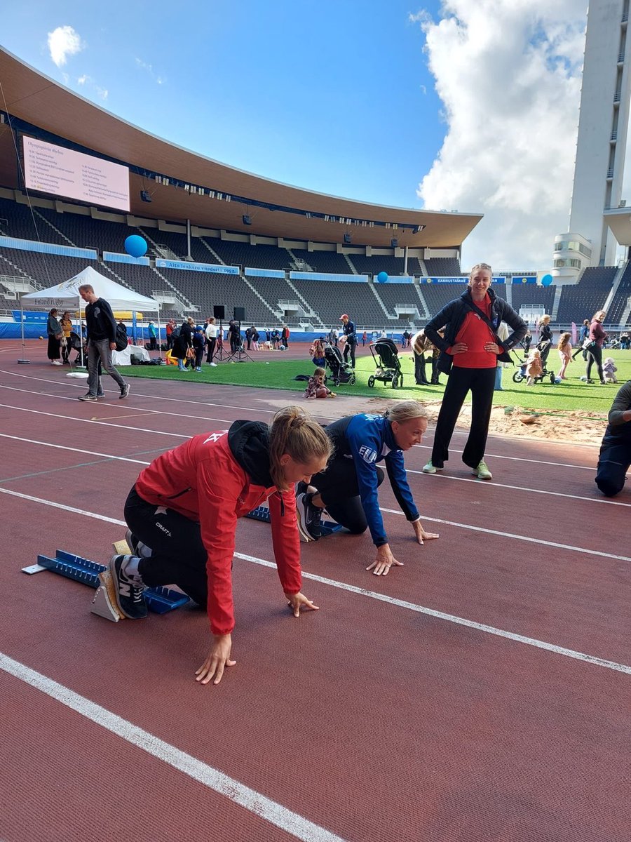 Upea Olympiapäivä takana! Hienoja ja tärkeitä puheenvuoroja yhdenvertaisuudesta ja turvallisesta toimintaympäristöstä urheilussa, huikeat järjestelyt ja kaikki mahdolliset eri lajit tuli itsekin testattua. Kunnia tavata myös entisiä olympiaurheilijoita! @Olympiakomitea @okmfi