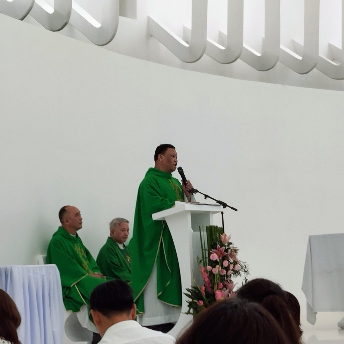 rcamaoc's tweet photo. LOOK || His Eminence Luis Antonio G. Cardinal Tagle presided over the celebration of the Holy Eucharist and blessing of the Sagrada Familia Church of The New Gateway Mall 2 in Cubao, Quezon City, September 16, 2023, at 5 in the afternoon.
📸 Jheng Prado/#RCAMAOC https://t.co/6AO2UyYn9S