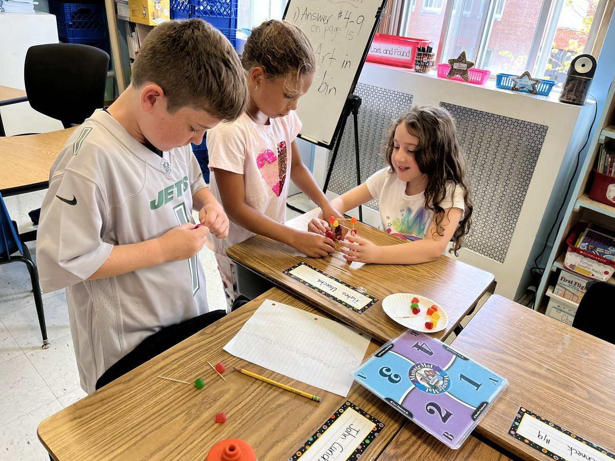 3MiuWSS's tweet photo. September 15th was “International Dot Day!” 🔴🖌️ We talked about the importance of growth mindset and had students work as a team to build the tallest freestanding dot tower! 😁 @wsselementary https://t.co/06IV241LNY