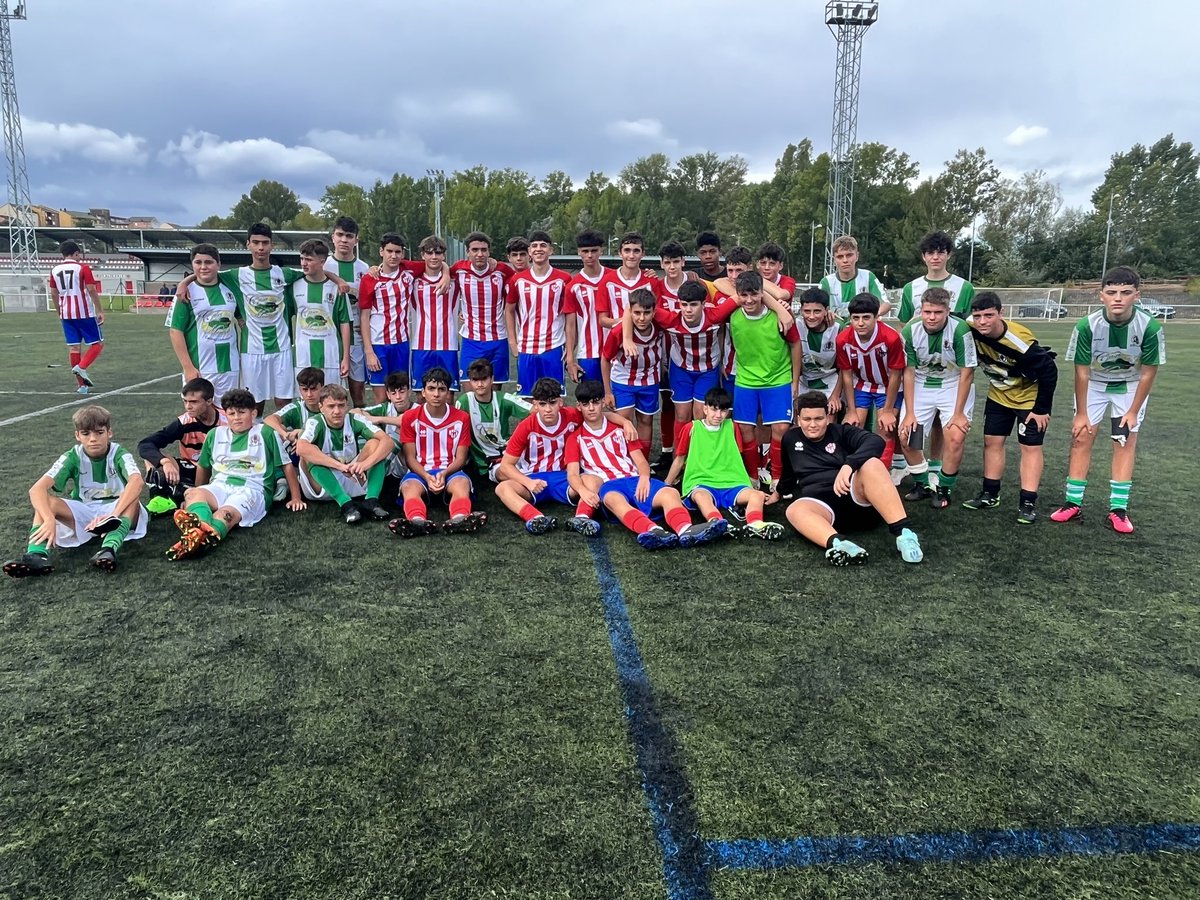 AtcoBembibre's tweet photo. Hoy hemos celebrado el II Trofeo José Luis Carvalha “Oliveira” en memoria de una de las personas más influyentes de la historia de nuestro club. https://t.co/lfamk00dsu