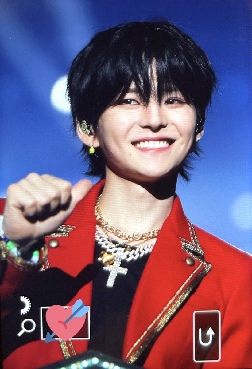 yoshkyma's tweet photo. prince with different vibe 🖤🩷 https://t.co/nefCOOxCQW