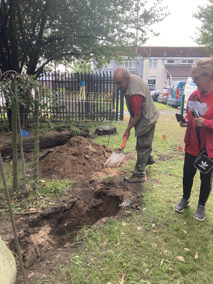 The Littlewoods of Stockbridge Association and Junior Rangers buried a time capsule dating back to the start of the group. It was lovely seeing so many generations of members attending to celebrate the brilliant work the group has taken part in.