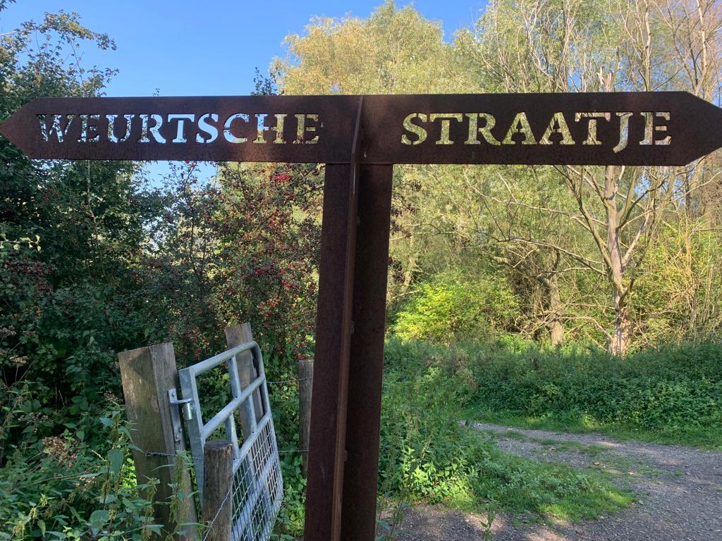 MathieuGremmen's tweet image. Het vergt enige lenigheid om de hobbels in het Weurtsche straatje te nemen. Beheer is in handen van @staatsbosbeheer @arjan_snel .
Het uitzicht vanaf de uitkijktoren is de moeite waard.