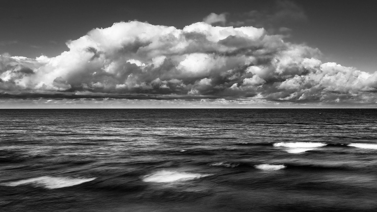 TMSkyHumPhoto's tweet image. Rain clouds over the big lake. #blackandwhitephotography #landscapephotography