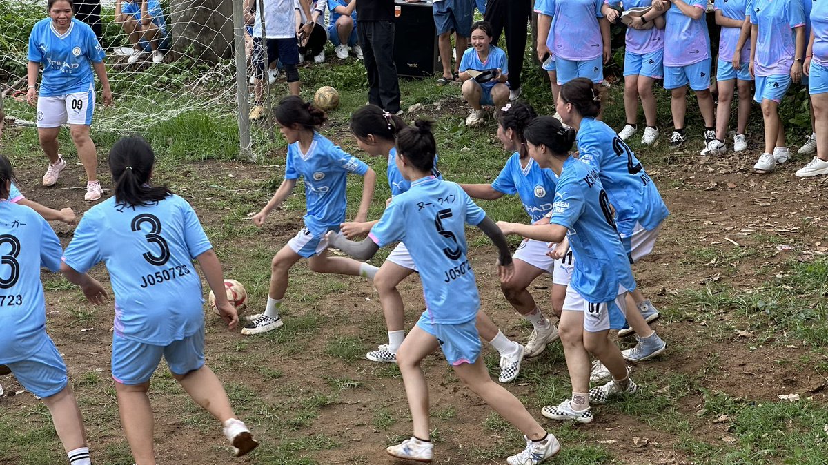 achau2021's tweet photo. 今日は教育センターでサッカー⚽️大会をしました。

ベトナム🇻🇳人はサッカーが大好きなのでとても盛り上がりました🎉

みんな怪我なく終わって何よりです。

#ベトナム #ベトナムサッカー #送り出し機関 #ベトナム日本語学校 https://t.co/W0rorN4y0j