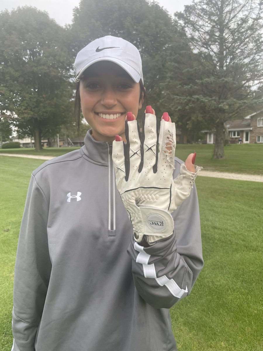 What do you do when you have homecoming at night but a golf tournament in the morning? Cut the fingers off your glove of course so your nails are 🔥 for the dance! <a href="/Julia_Vela8/">Julia Vela</a> <a href="/AndrewStuCo/">VJA StuCo</a>