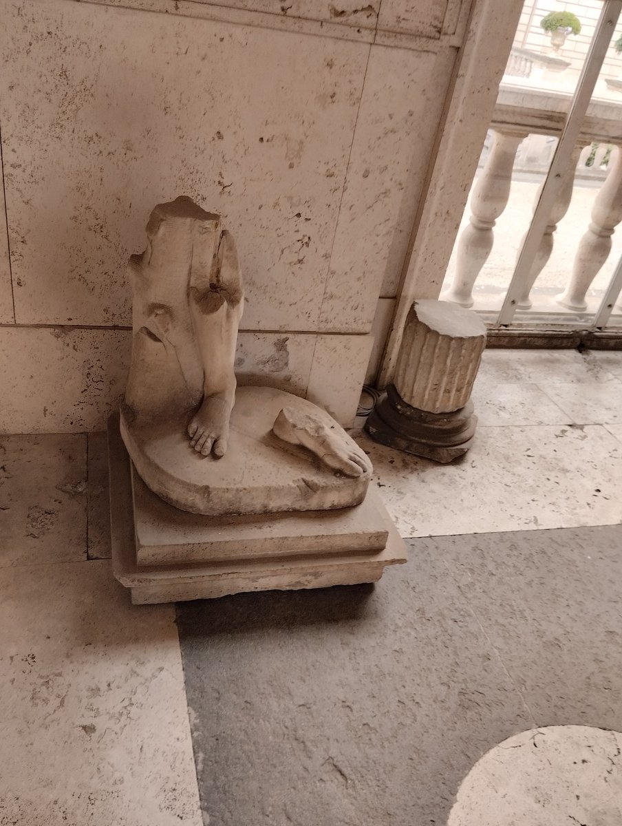 Daxterpiece's tweet image. GM 

Animation reference for a new hand drawn animation film I started this week!
#daxnorman #visitingartist 
@AmAcademyRome