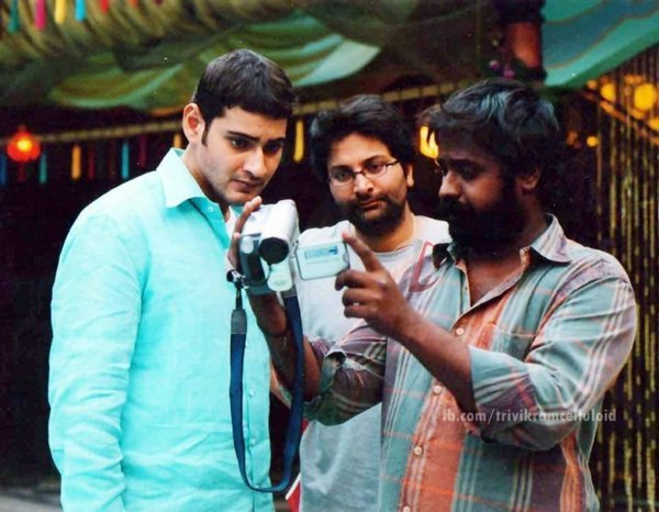 Reddy01232's tweet photo. Athadu Rare Working Still 🔥🔥
Can I Get 100 Likes For this Still 🔥
@urstrulyMahesh #Trivikram

#GunturKaaram #MB3Vikram 
#MaheshBabu #MaheshBabu𓃵
#GunturKaaramOnJan12th https://t.co/uvVVND8y0C