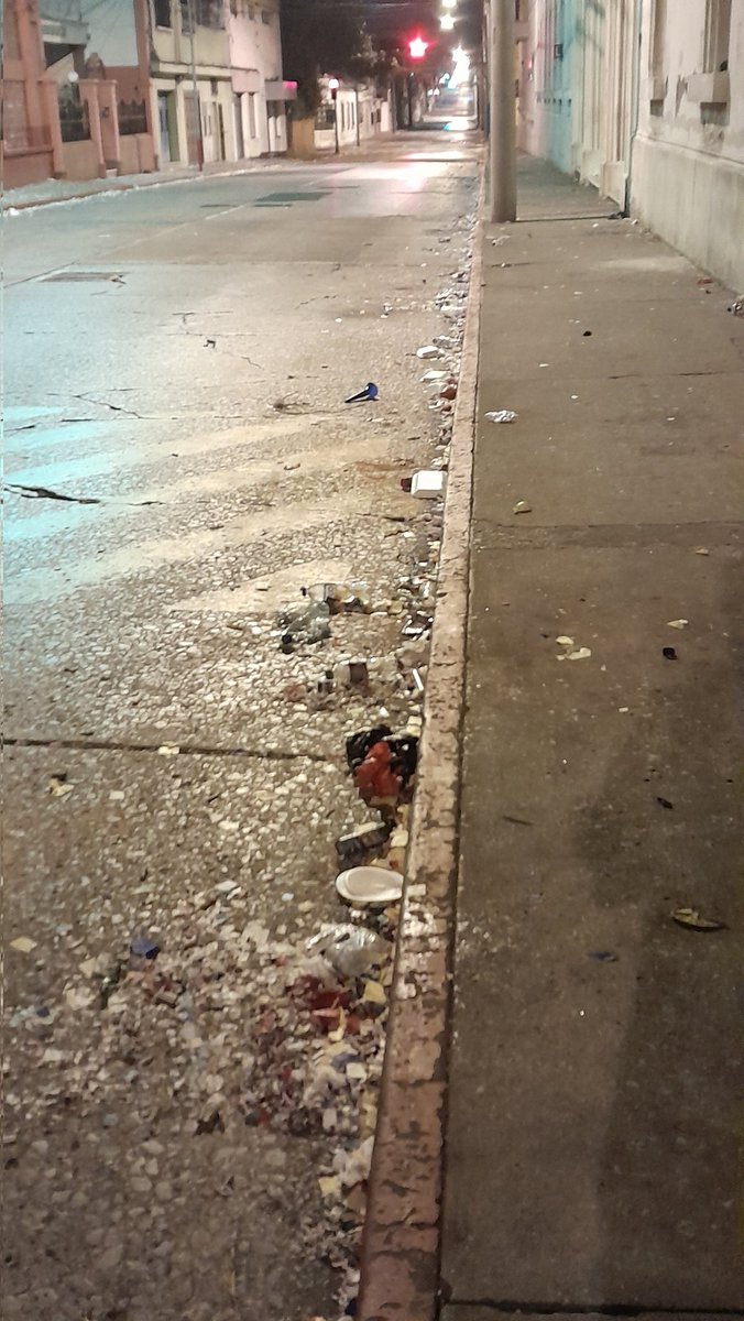 SUPERCUYO's tweet photo. Gracias al colegio san pablo por cerrar la 2ª Avenida z1 dos días seguidos y recordarnos su "civismo" y amor a la patria. https://t.co/mocqJ8lGW4