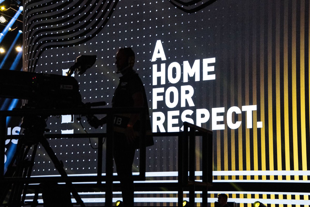 Heute Abend feiern wir in der MERKUR SPIEL-ARENA mit einer fulminanten Closing Ceremony die Invictus Games 2023 präsentiert von Boeing. Der geplante Moderator Steven Gätjen fällt leider krankheitsbedingt kurzfristig aus. Seine Moderationskollegin Hadnet Tesfai wird daher allein…