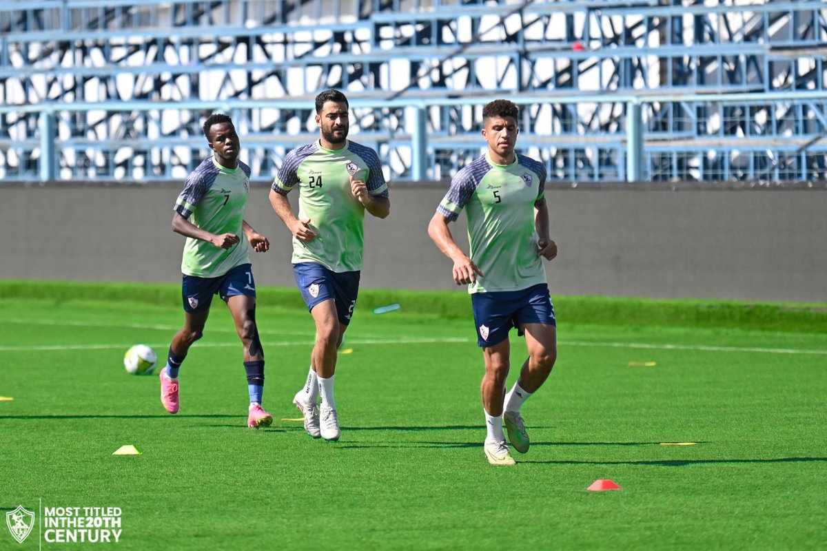 ZSCOfficial_FR's tweet photo. 📷Échauffement de notre équipe avant le commencement du match  🔛

#Zamalek #PlusTitrédAfrique20Siècle https://t.co/RjC76SyMU8