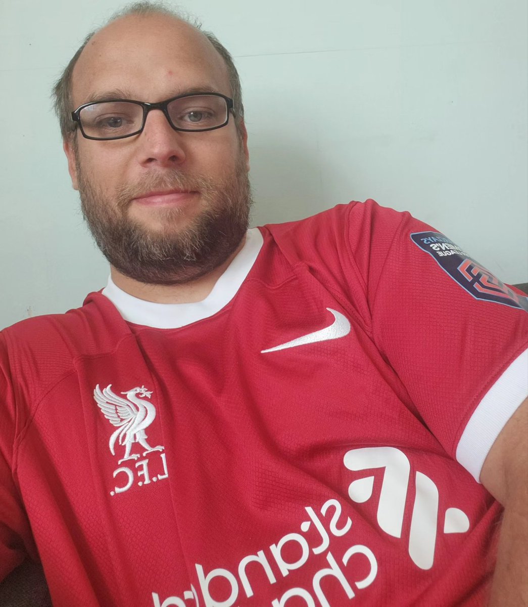 simplesly's tweet photo. Latest shirt... Ok, #stengal may have left the club... but she'll always be a red in my heart! #liverpool #liverpoolfc #livepoolfcw #lfcwomen @LiverpoolFCW @LFC https://t.co/RA5vsxyA9U