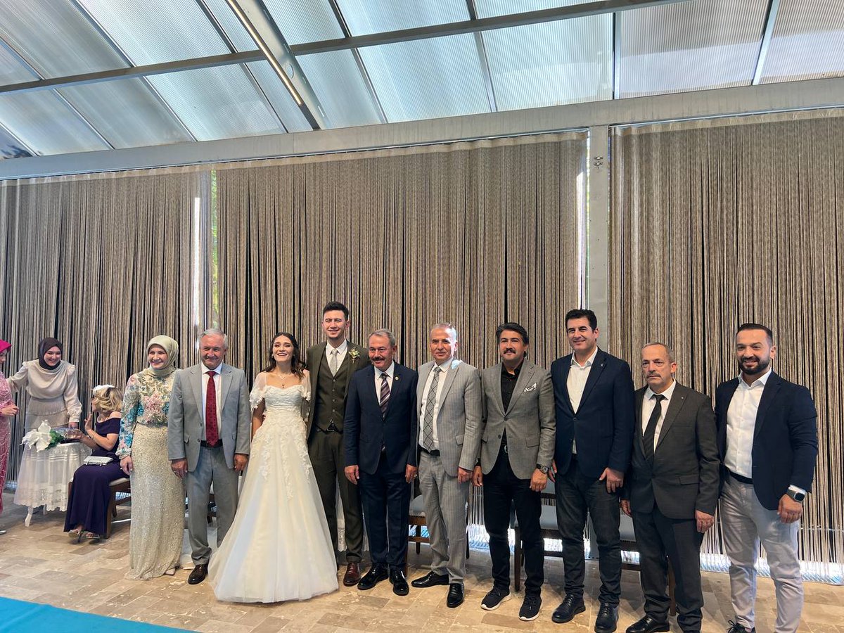 İl Başkanımız Sayın Yücel Güngör ve yönetim kurulu üyelerimiz, önceki dönem İl Başkan Yardımcımız Mehmet Öztürk Bey'in oğlunun düğün törenine katıldılar.

Kendilerine bir ömür boyu mutluluklar diliyoruz.