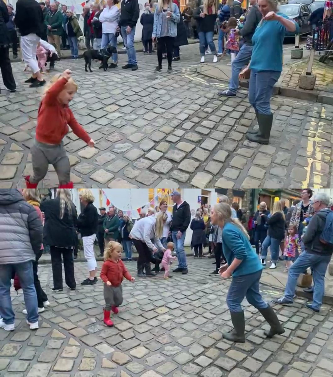 The #staithesfestivalofartsandheritage really is lovely - images from last night enjoying #DireStaithes and dancing between the generations (as photoed by my daughter & son-in-law).

#northyorkmoors #northyorkshire @NorthYorkMoors  @visitnorthyork #visitnorthyorkshire #Staithes