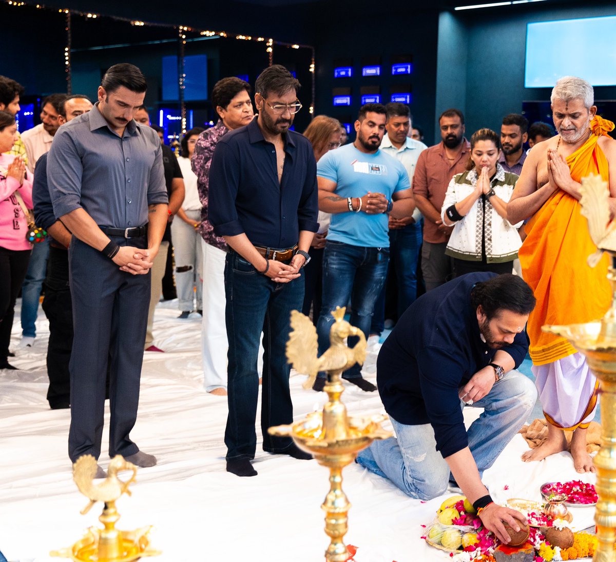 HimeshMankad's tweet photo. SINGHAM AGAIN BEGINS IN MUMBAI!
#AjayDevgn, #RohitShetty and #RanveerSingh commence their work on #SinghamAgain with a Mahurat in Mumbai. Best wishes to the team for the journey ahead on India's Biggest Cop Film. https://t.co/TXxcsi4iFt