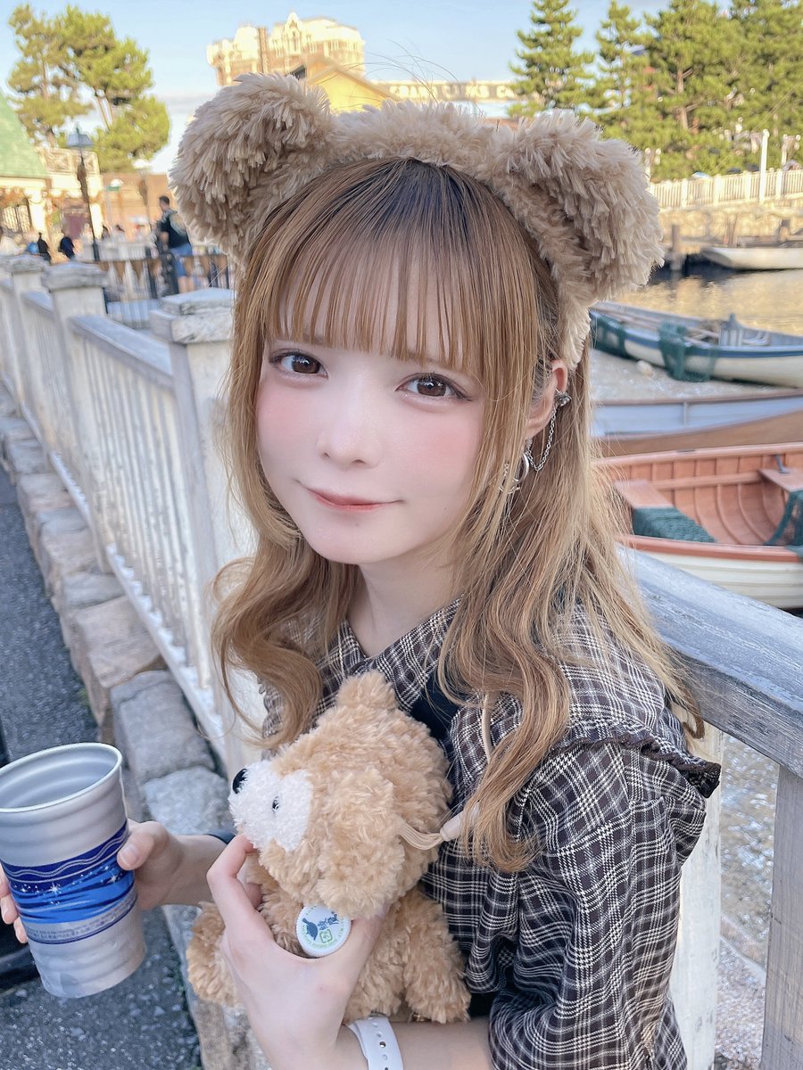 NANIMONO_purin's tweet photo. くまさんビール系かのじょ https://t.co/92ZA3Sjllj