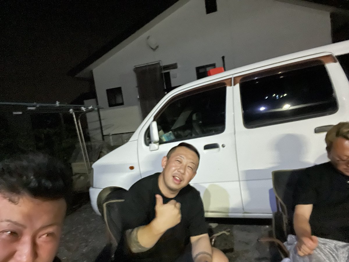 kinokoman_5's tweet photo. BBQしよるけど暑かね🍖
肉よりこっちが焦げるばい https://t.co/e3umHk6Rtm