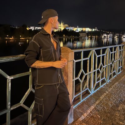 Tickeling tweet media