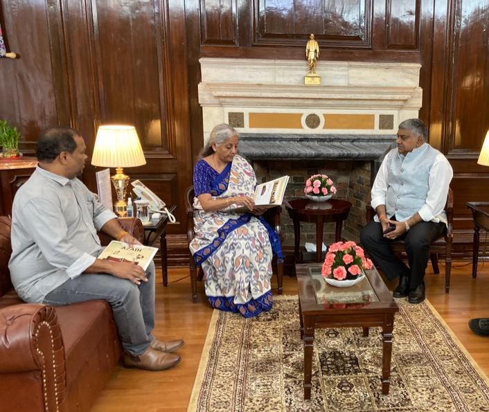 Chakramissions's tweet photo. Our founder had an inspiring meeting with Finance Minister Nirmala Sitharam yesterday, discussing our mission to establish a tribute wall in JNU Delhi. Her curiosity and wisdom made for a productive conversation! 🙌📜🇮🇳 #MissionTributeWall https://t.co/SbXtseQTBy