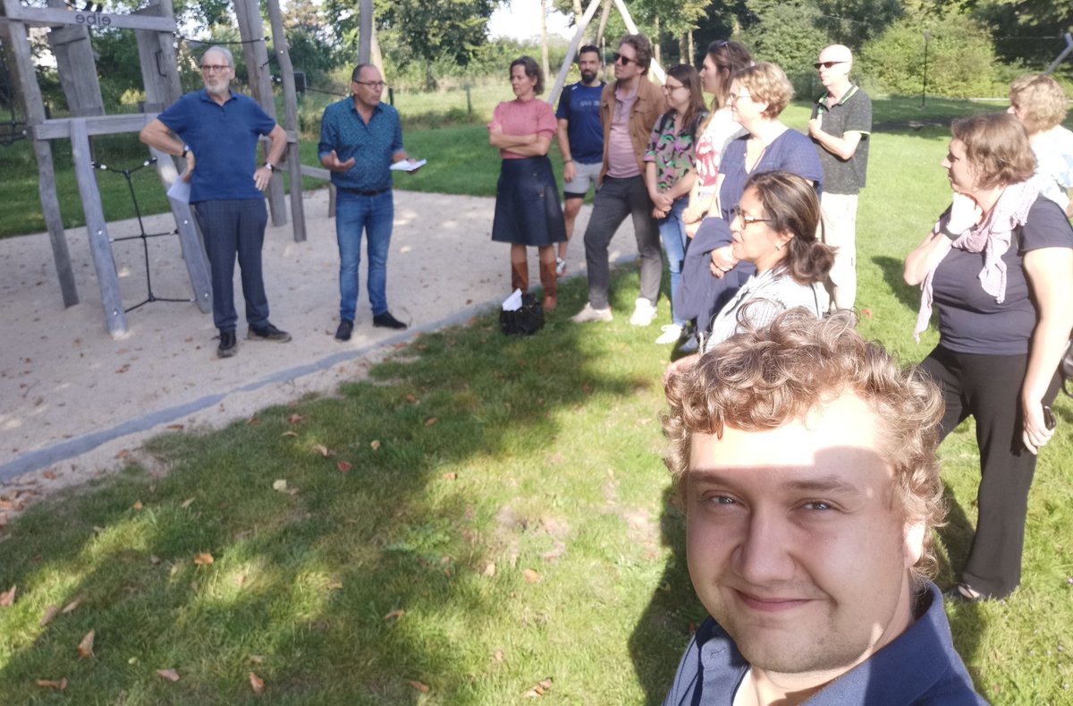 De Bossche buurt de  #Buitenpepers bestaat 50 jaar. Samen met #raaddb en tal van inwoners die zelf hun buurt schoon, veilig en groen maken een mooie wandeling door deze ambitieuze en levendige buurt gemaakt. Met een goed gevoel het weekend in!!