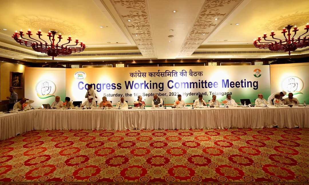 ShivaSenaIYC's tweet image. Congress Working Committee meeting.

📍Hyderabad, Telangana.

#CWCMeetingHyd