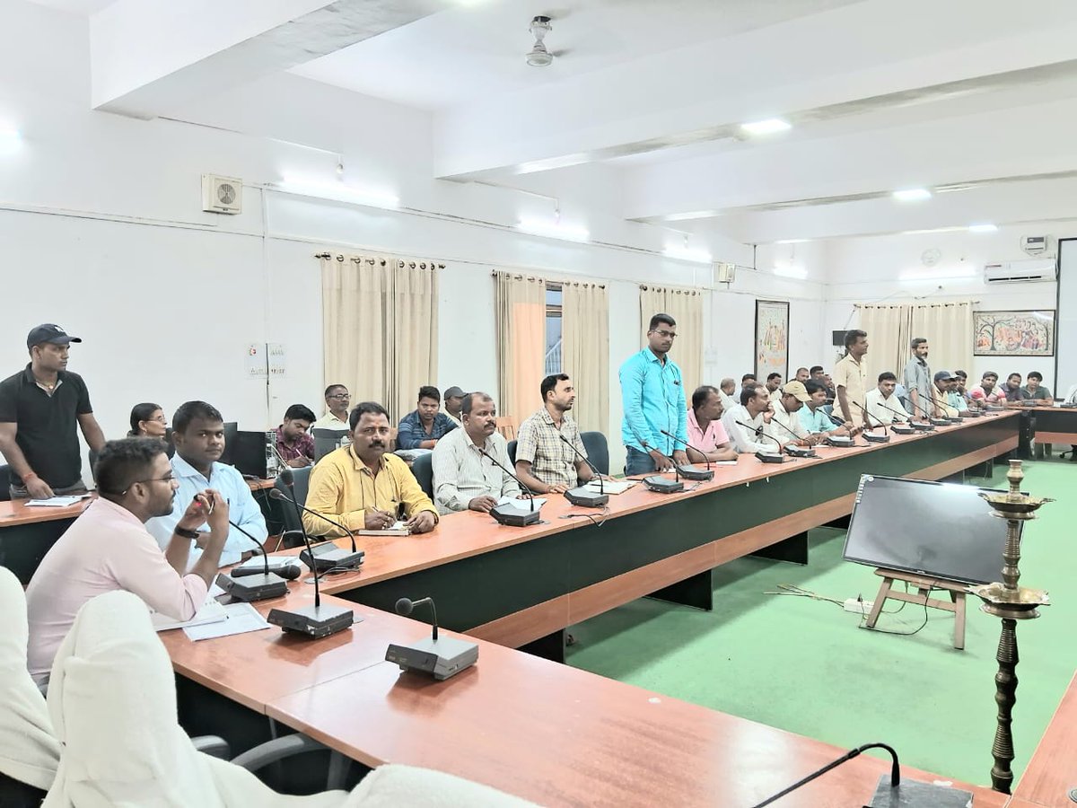 lsbamadhepura's tweet photo. Review Meeting of All sanition supervisor regarding User charge, DCMS, D2D waste collection & segregation, Compost , Swachhta hi sewa and other parameters #LSBAPhase2 @DM_Madhepura @IPRD_Bihar @LSBA_Bihar @Rahulkumar_IAS @SBMGramin https://t.co/O2EfHeRpIV