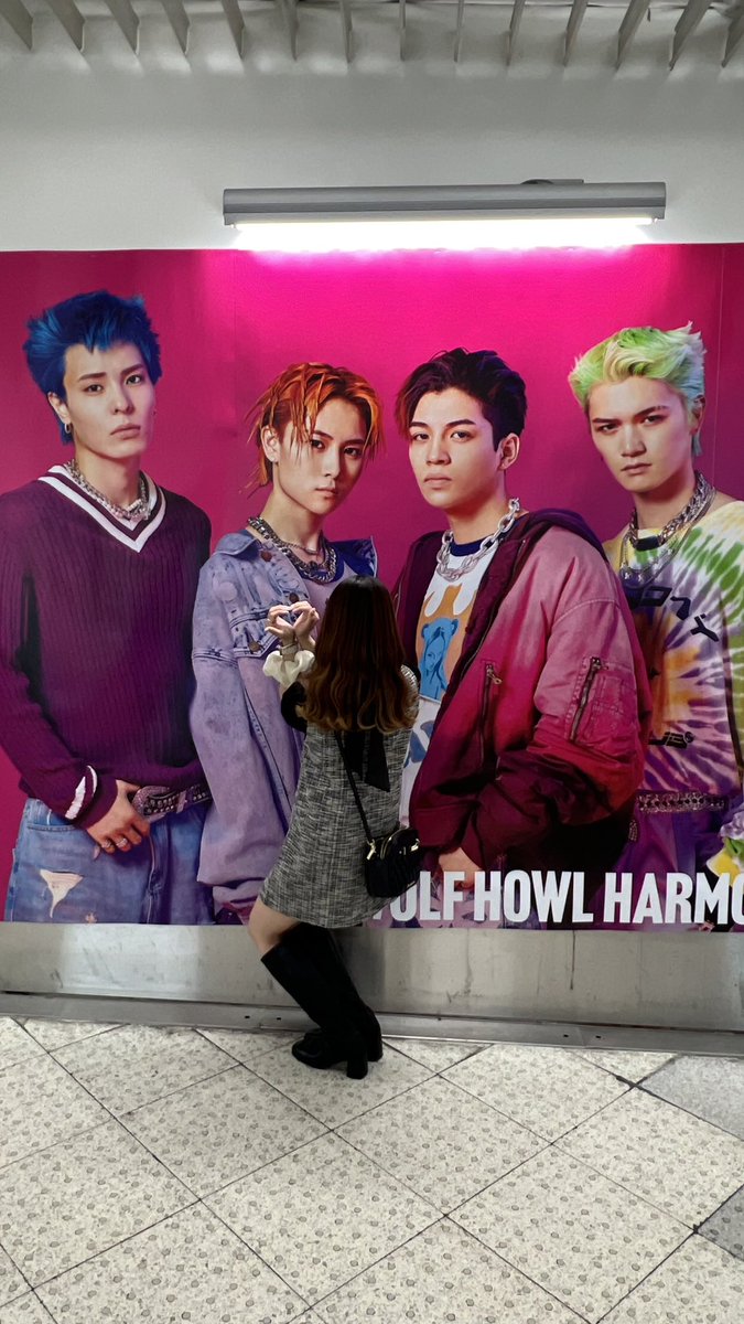 kzmkun7's tweet photo. @WOLFHOWLHARMONY こんな感じでいかがでしょう？！
大阪の行ってきました❤︎
4人に囲まれて幸せでした！
 #WOLFHOWLHARMONY 
 #WHH 
 #SweetRain
 #HIROTO https://t.co/I7mF1raO9U