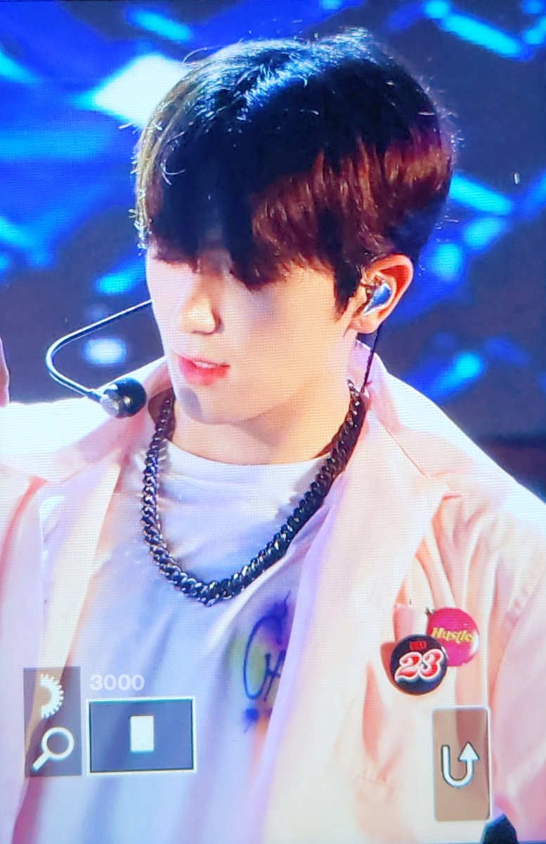 jhsarangham's tweet photo. 230916 청년의날 케이팝콘
폭룡적
#더보이즈 #THEBOYZ #현재 #HYUNJAE #이재현 https://t.co/pvq14wc4FO