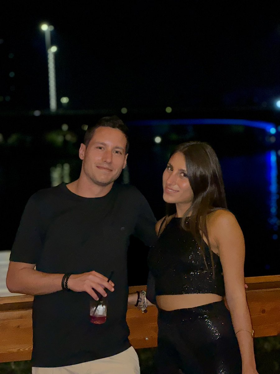 Metto questa foto su Ig 
Papà commenta “chi è?”
Mia sorella, tua figlia…