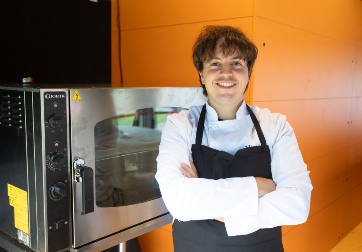 #AndorraTaste #aulakids
Víctor, concursante de MasterChef 6 España, ofrecerá divertido talleres de cocina andorrana dirigidos a los más pequeños. Actividad gratuita <a href="/VictorMChef6/">Víctor MasterChef 6</a> 

@andorraworld <a href="/comuee/">Escaldes-Engordany</a> #visitandorra #andorra