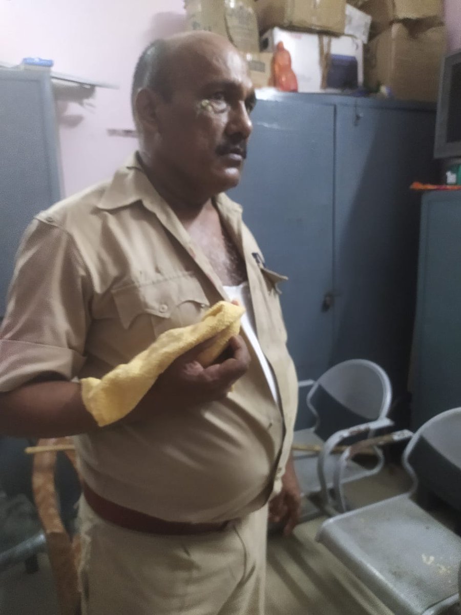 rpfpcsgg's tweet photo. @mkpoddar957 This is not a fact rather the kanwariya was arrested for assaulting passenger and RPF Officer and staff on duty.He was arrested and forwarded to GRPS/BGP ,has been taken into custody and a case has been registered against him vide no-201 dt 16.09.23  u/s 353,341,323 IPC https://t.co/xBzaNNZpIZ