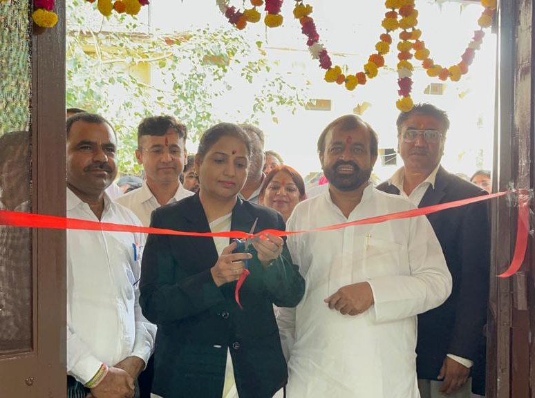 SanyamLodha66's tweet photo. न्यायालय परिसर, सिरोही में विधायक मद से स्वीकृत जिला अभिभाषक संघ के सभा भवन के नवीनीकरण कार्य का जिला एवं सेशन न्यायाधीश श्रीमती रूपा गुप्ता जी के साथ फीता काटकर उदघाटन किया।

#sirohi

@ashokgehlot51 @Sukhjinder_INC https://t.co/3L1tIFN6Ep