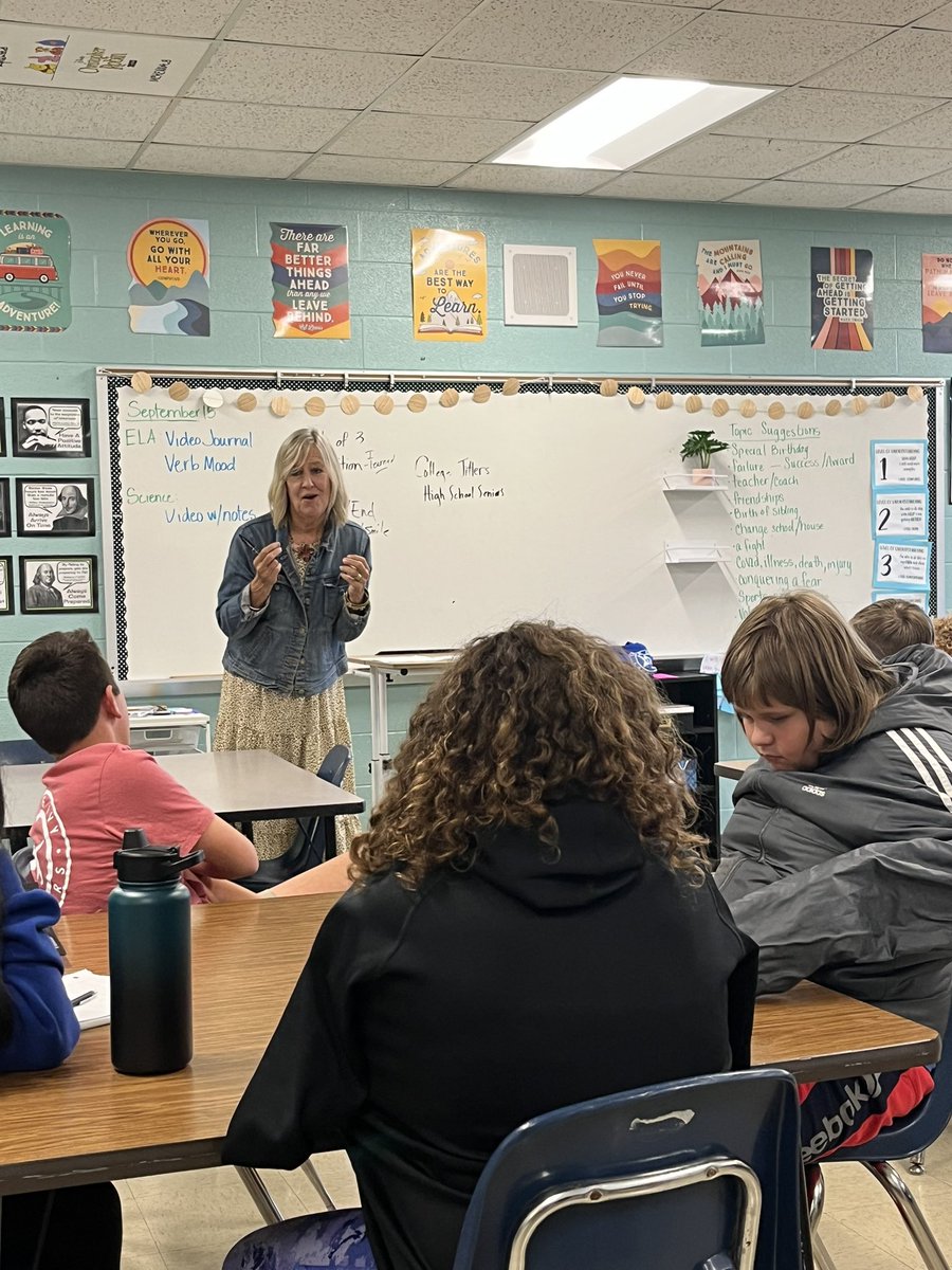 HMSIndians's tweet photo. A huge shout out to Dr. Cathy Beck, Director of Cheatham Co Schools, for coming to share her speaking experiences to our Public Speaking Exploratory class! 👏🏽 #ccsdtn #exploratoryRA #inyourcorner #PodiumProud https://t.co/Slc5lA7Dy3