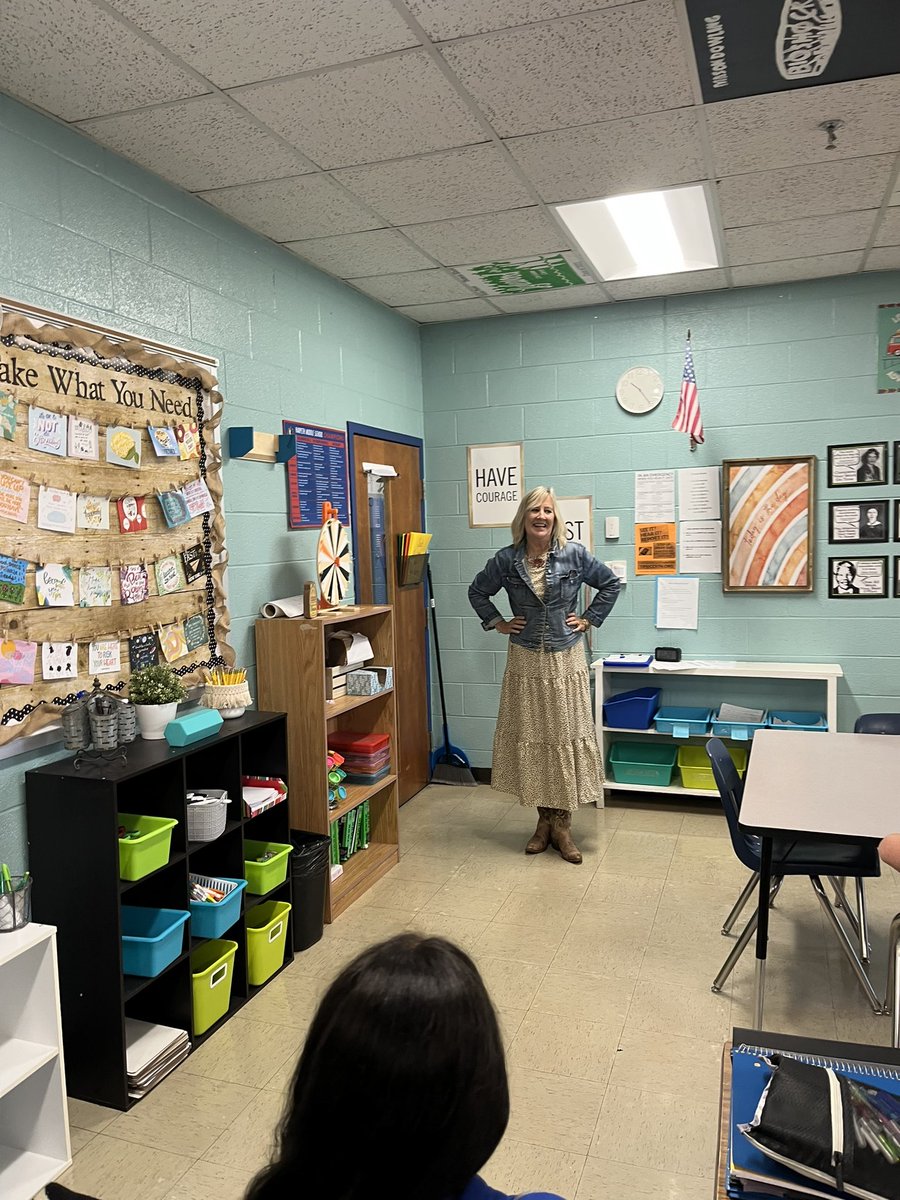 HMSIndians's tweet photo. A huge shout out to Dr. Cathy Beck, Director of Cheatham Co Schools, for coming to share her speaking experiences to our Public Speaking Exploratory class! 👏🏽 #ccsdtn #exploratoryRA #inyourcorner #PodiumProud https://t.co/Slc5lA7Dy3