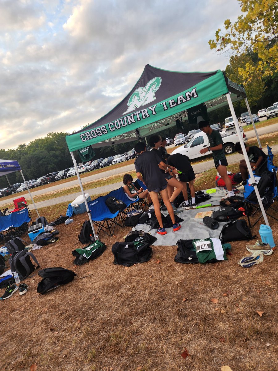 Counselor_Adams's tweet photo. It's a beautiful morning for some XC running!! #maydeFAMILY #runnersrock #mayde2run https://t.co/Sglc6zXZuP