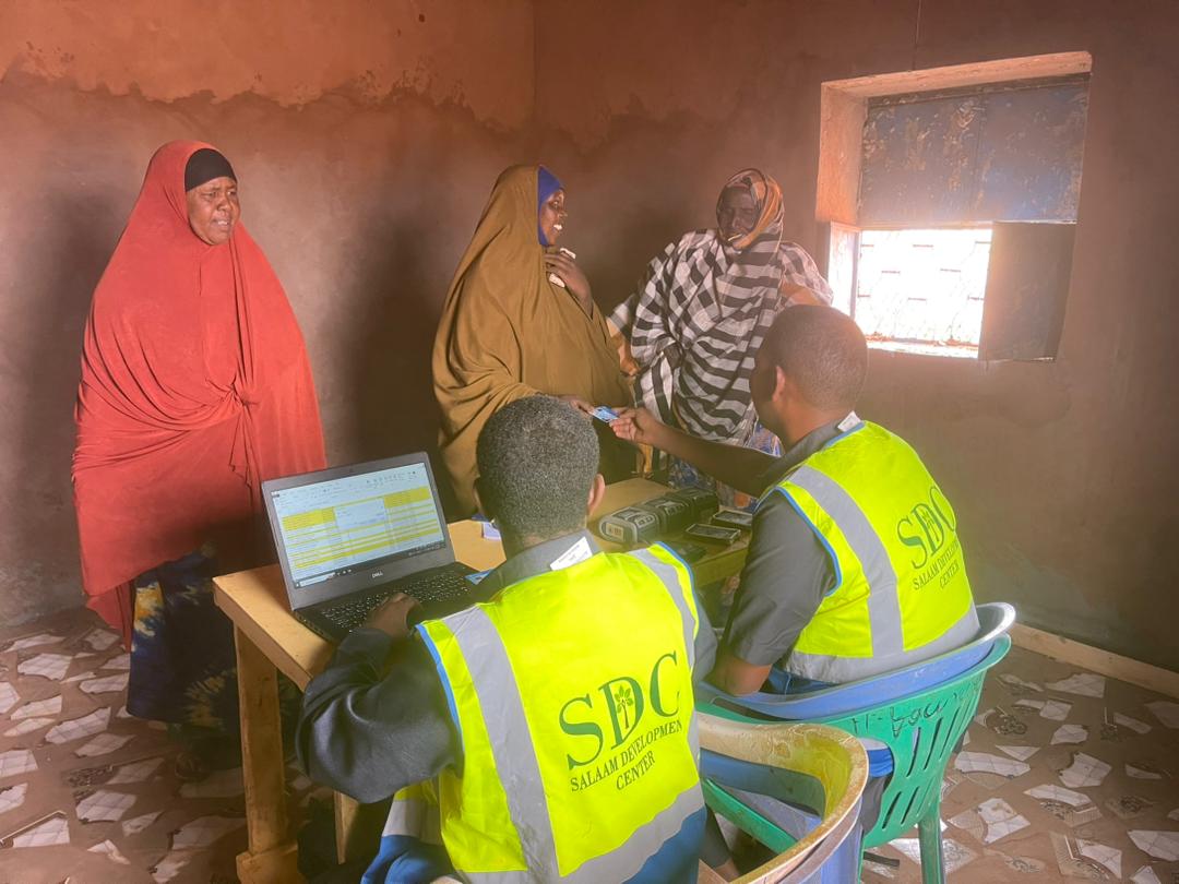 MalobaColletta's tweet photo. The August cycle top-up process has been executed flawlessly by our @SDCSOM team at #Horseed IDP #Galdogob. Providing sensitization on voucher redemption and nutritional needs. We express our gratitude towards @WFPSomalia for promoting
#SustainableAfrica #ReliefProject https://t.co/FbfYCFXErf