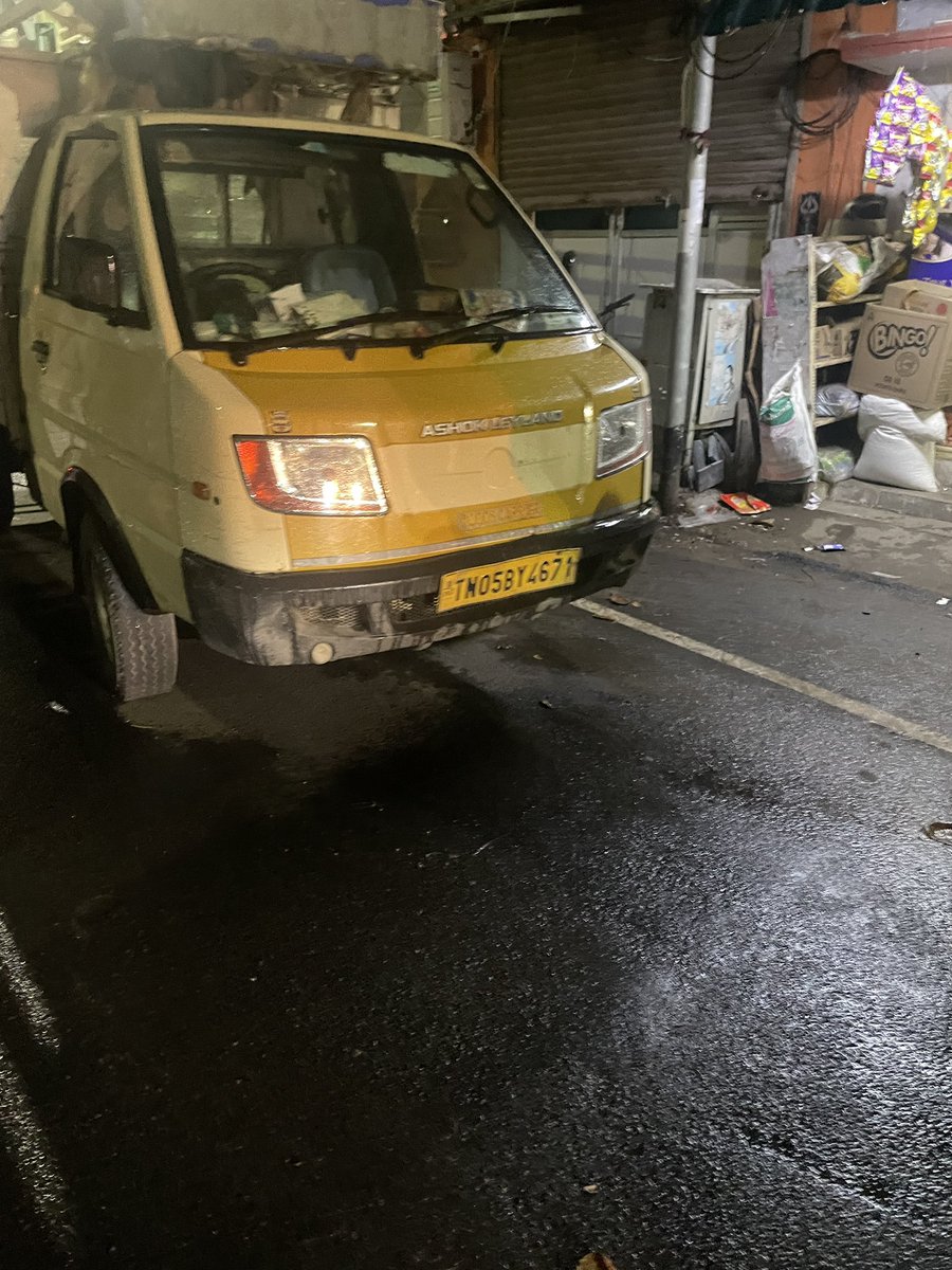 nitinasind's tweet photo. @ChennaiTraffic @chennaipolice_ @chennaicorp in swami naicken street chintadripet today i.e 16-9-23 time 18:35 in a 4 road crossing all 4 side car parked on road not able to turn my way stuck up 20 min. When tata ace person come and ask why keeping vehicle in middle of road he https://t.co/rrf72T9da0