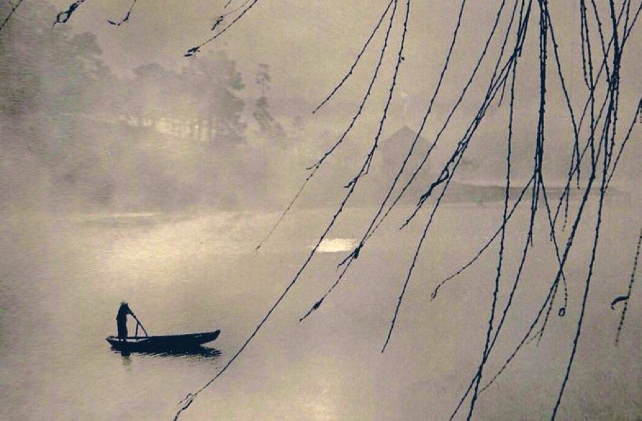 🌿Partir dans le vent 
      Sur un océan d’étoiles 
      En barque de lune

Haïku 

Dong Hong Oai