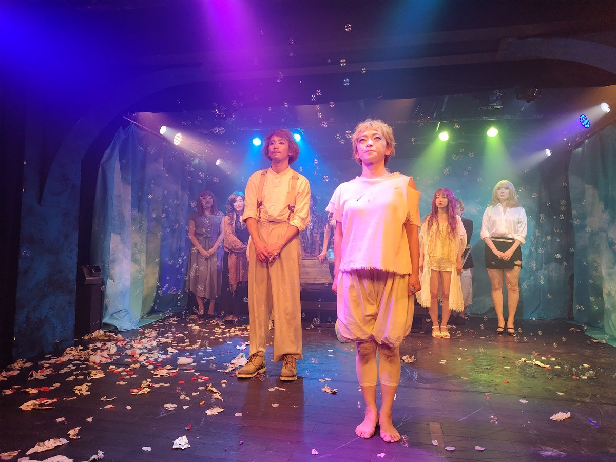 5GYO55's tweet image. マチソワ 浸りました。
この時と場を ご一緒出来ること。
こんなに素敵な舞台も
明後日 千穐楽を迎えること。
儚くて なおさら
愛おしさが募ります。
#深海洋燈
#KID2023
申大樹さんの前説から
胸熱で。
“キッド”と“ダッド”と“リオ”の
悲しみと深い愛。
子どもたちの心の叫び。
大切に心に置きます。