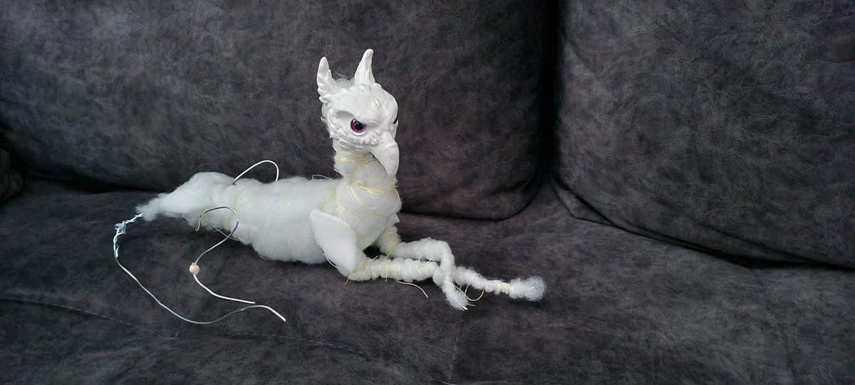 dzukoto's tweet photo. Dude be sittin' like he the one keeping me as pet. 👿👿

#art #creature #doll #sculpture #sculpting https://t.co/CI8cOSjSXw