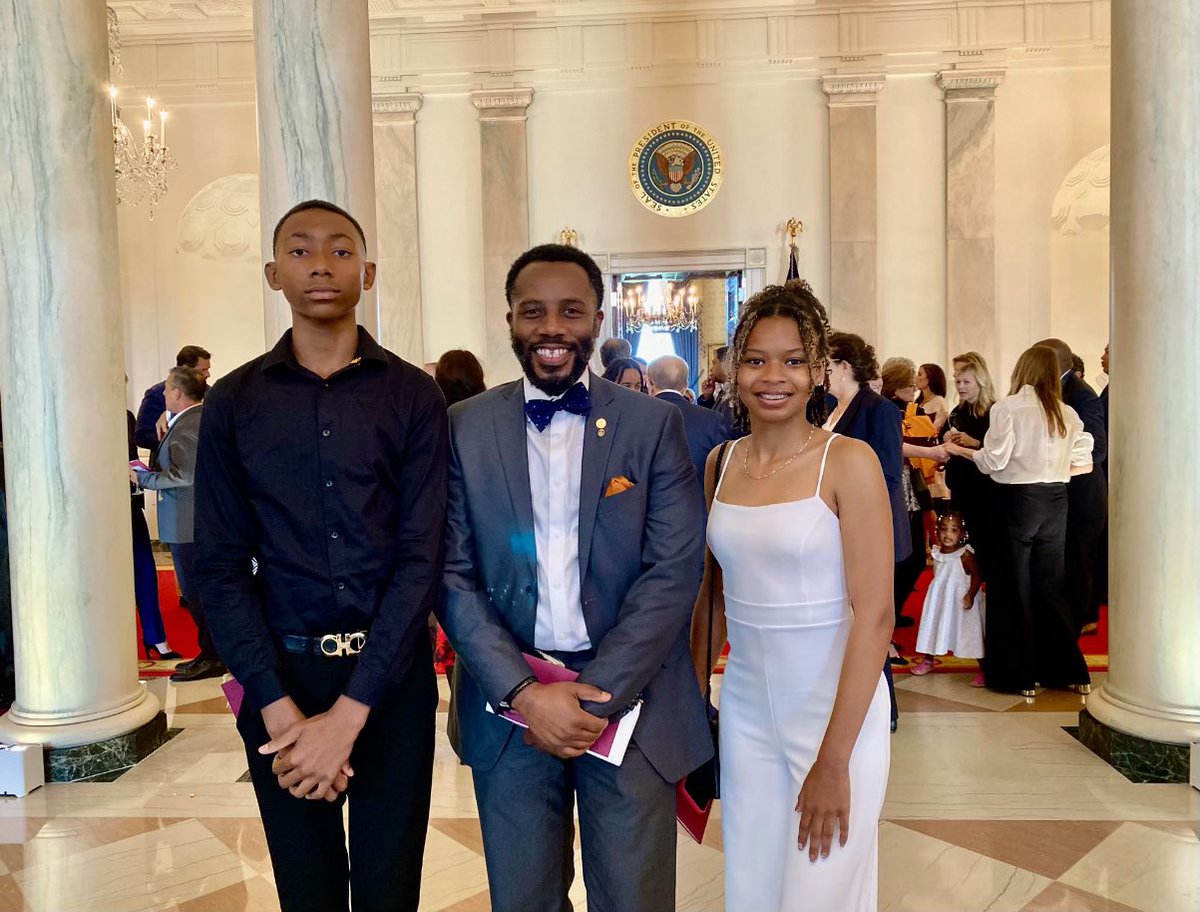 MacArthur_DCPS's tweet photo. "🎨🏛️ So proud of the talented students from MacArthur High School who have been chosen to attend the prestigious Art in Embassies Medal of Art Award Ceremony &amp; Reception at the White House! 🙌🏽 

#ArtisticExcellence #WhiteHouse #DC 🦣 #TusksUp https://t.co/cegDGnx28w