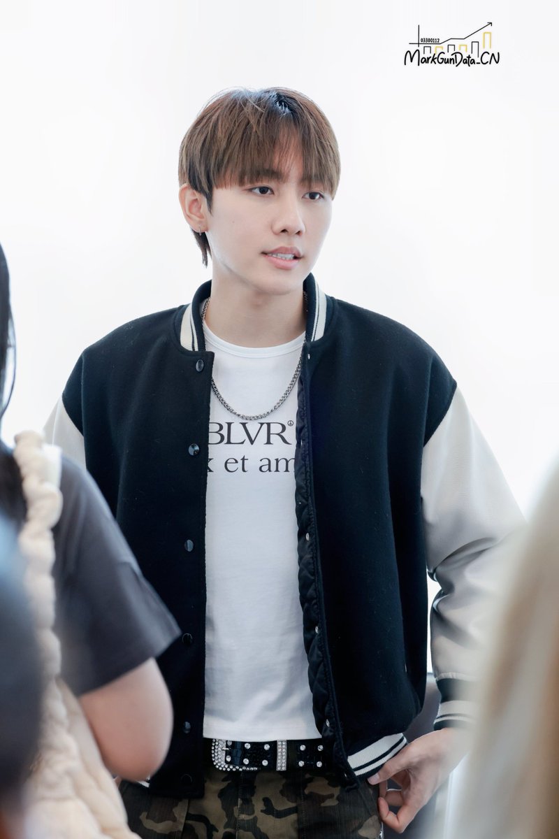 MarkGunData_CN's tweet image. 😚😚😚

#MSIWAT 🖤 #หัวใจศิวัช  🖤 #marksiwat  
#magusMG 🖤💛 #markgun 
#มากัส 🖤💛