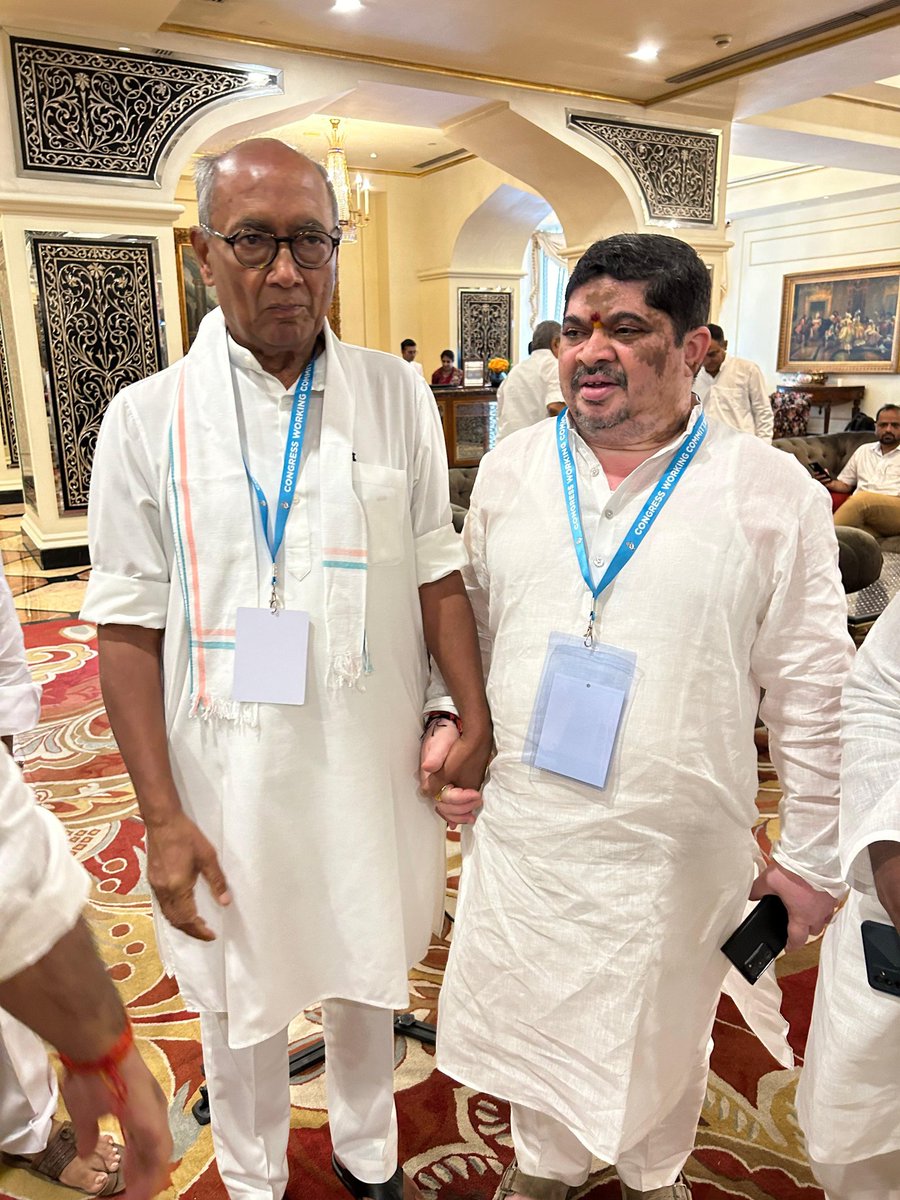 Ponnam_INC's tweet image. హైదరాబాదులో జరుగుతున్న కాంగ్రెస్ వర్కింగ్ కమిటీ సమావేశాలకు విచ్చేసిన అతిథులకు స్వాగతం పలుకుతున్న మాజీ ఎంపీ పొన్నం ప్రభాకర్ గారు
#CWCMeetingHyd #CongressVijayabheri