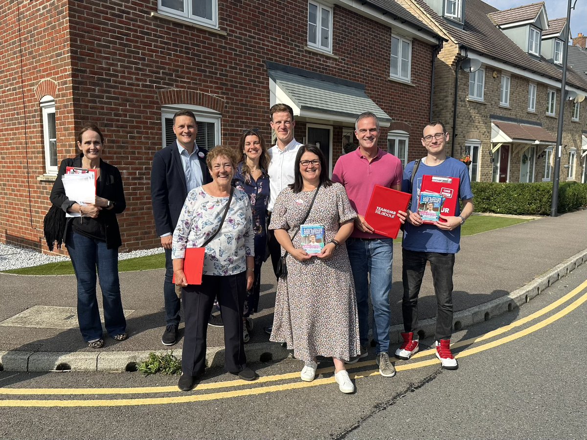 Out in Wixams with @alistrathern and Shadow Health Secretary @wesstreeting, speaking with residents about Alistair’s priority for better NHS services, more doctors and dentists, in #MidBeds #Ali4MidBeds