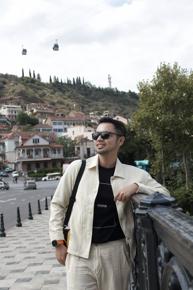 Georgia sangat lawa!
if tak mmpu nk pergi switzerland, mai sini
still murah dan lawa gila

tempat wajib lawat
-kazbegi; gunung ganang
-old tbilisi; cafe tour
-kutaisi; canyon, water rafting

alang2 dah sampai georgia, boleh singgah armenia n azerbaijan

boleh your caucassus area