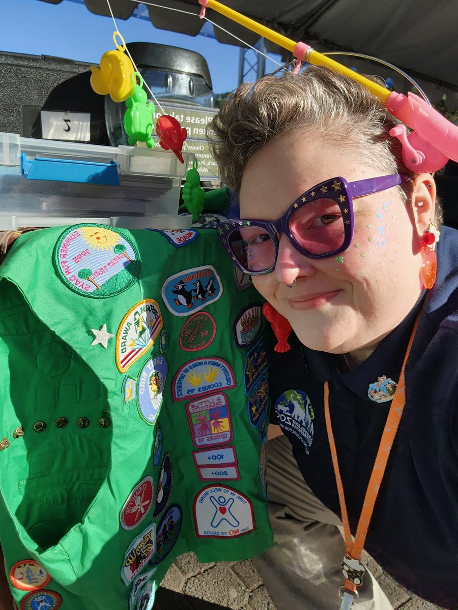 AvantZoo's tweet photo. It's Girl Scout day at the zoo!

#zoo #fishinglife #AvantZoo https://t.co/ARjiVyC5IG