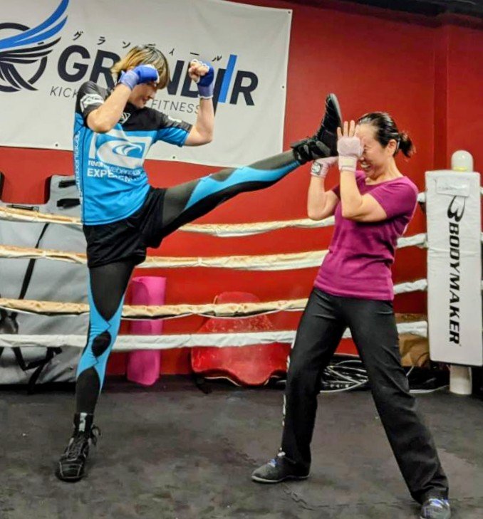 RUMINACK's tweet photo. サバットboxefrancaise savate
土曜夜のグランディール池袋ジムでサバット練習会。
硬い靴を履いて練習させてもらえるのでありがたいです🙏
鷲尾会長いつもありがとうございます。
#サバット #フランス式キックボクシング
#teamRISK #グランディール池袋
#yupin #RUMINAK https://t.co/ZRxW7zHsqh
