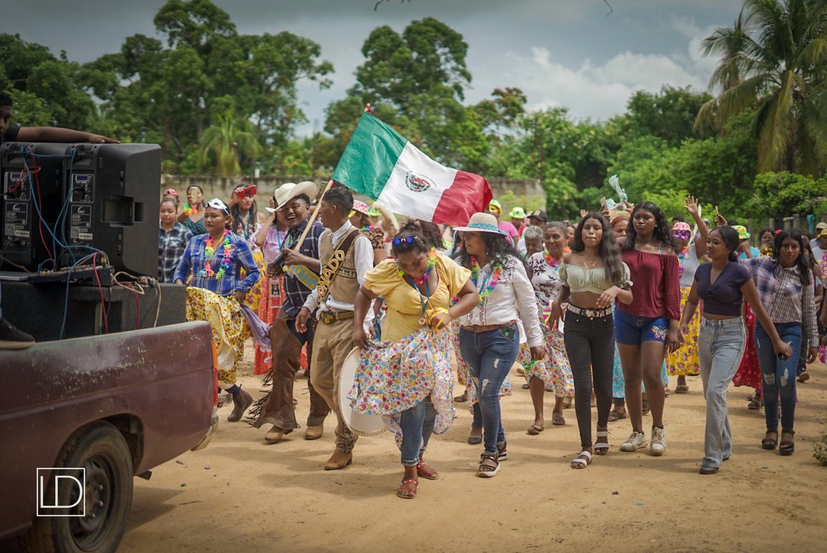 ¡El Pueblo Afromexicano vive! <a href="/lopezobrador_/">Andrés Manuel</a>  Hasta que se le haga costumbre 🙌🏾