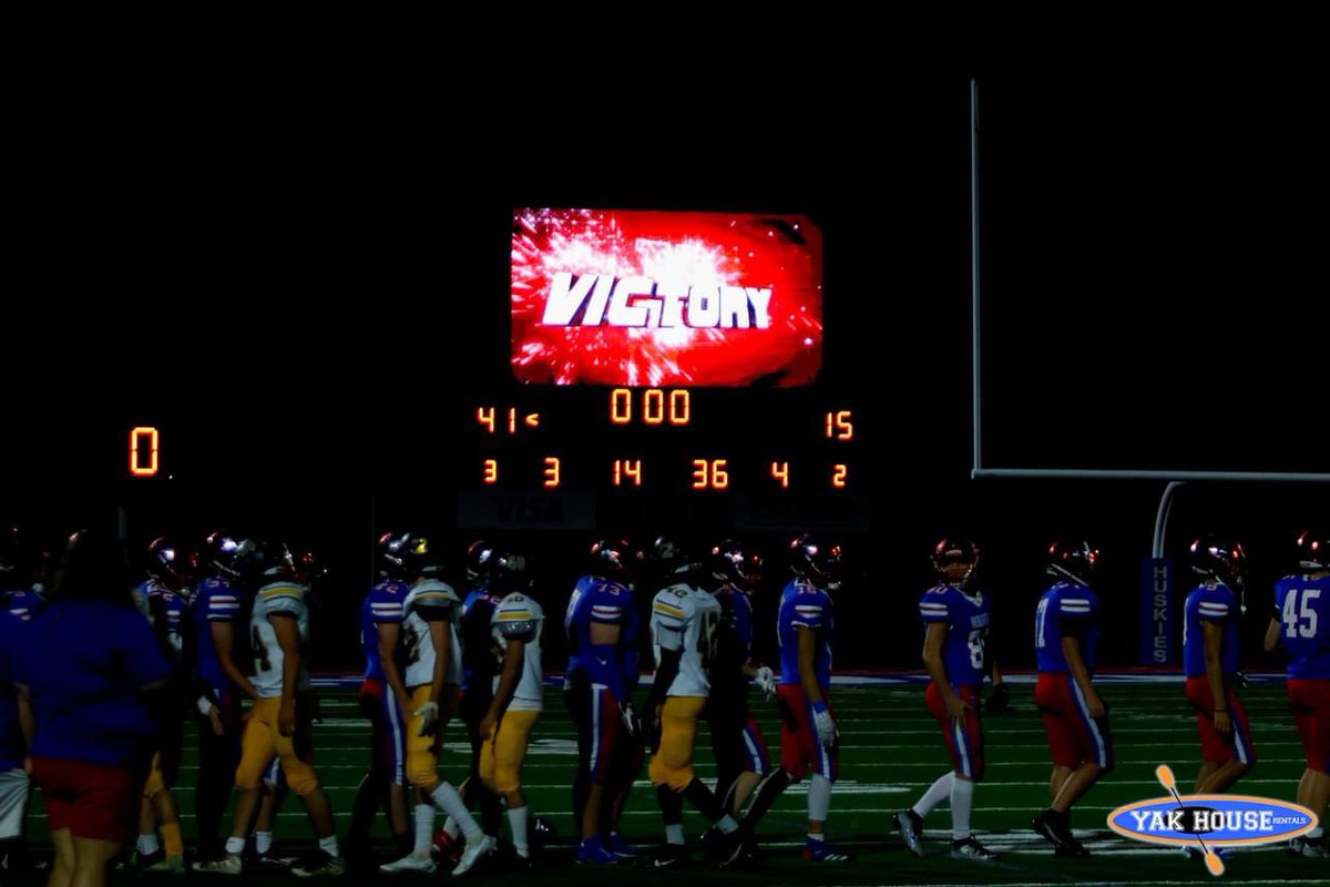 HHHuskiesFB's tweet photo. VICTORY SATURDAY 

#TheRiver #GoHuskies
🔴🔵🏈 https://t.co/pKKPz0K2NQ